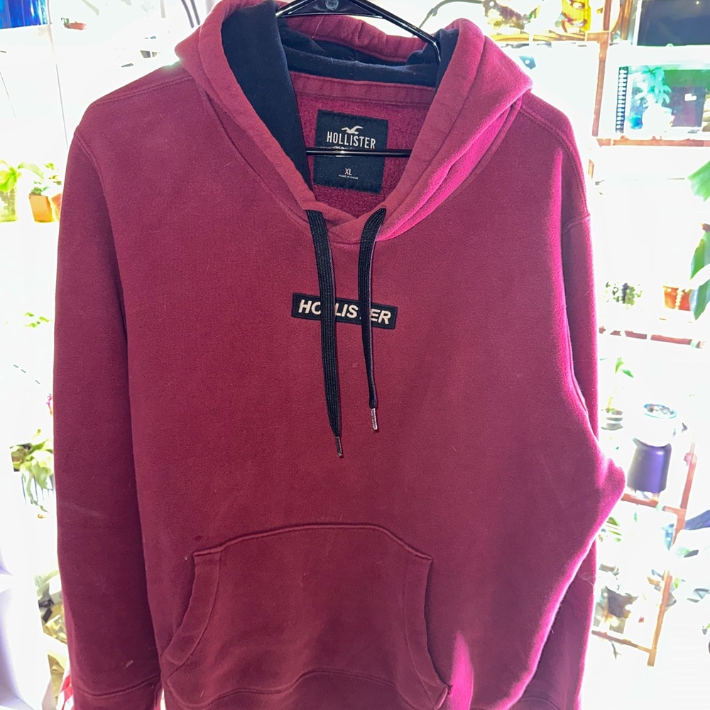 Hollister Men's Burgundy Hoodie